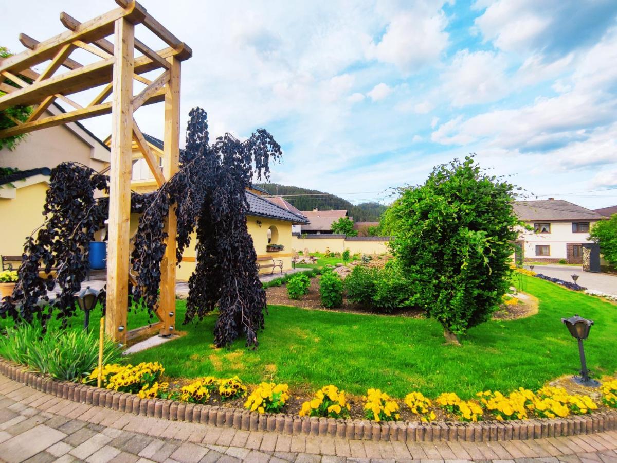 Penzion Lucs Heľpa Dış mekan fotoğraf